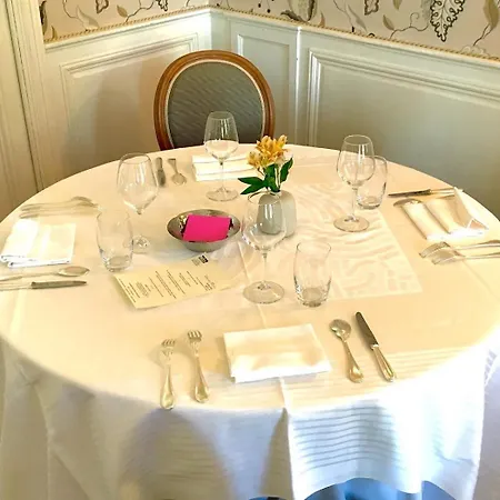 Logis Restaurant De Bastar 3* 雷克图尔