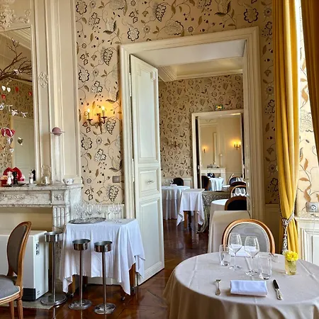 Logis Restaurant De Bastar 3* 雷克图尔