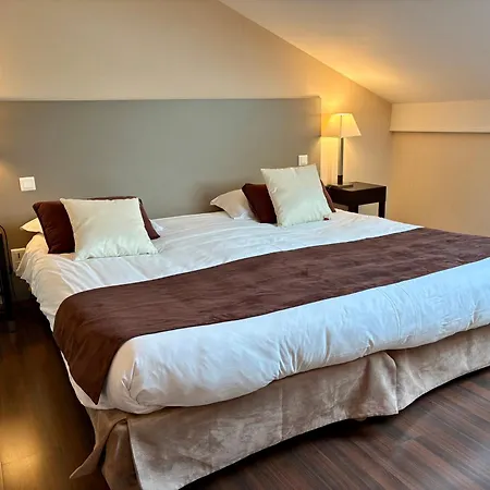 Logis Restaurant De Bastar 酒店 3*